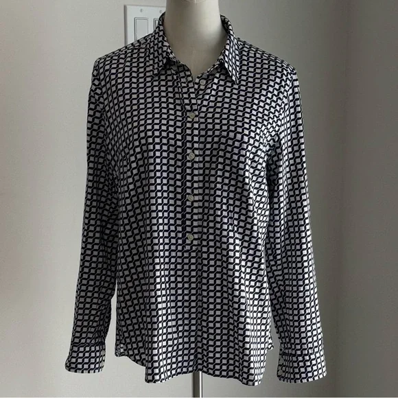 GAP Black and White Geometric Button Down Shirt, size Medium - Picture 3 of 12